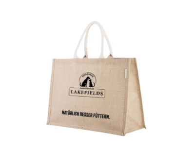 Eine beige Jutetasche mit Lakefields Logo.