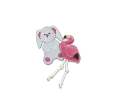 Ein Lederspielzeug-Hase und ein Lederspielzeug-Flamingo.